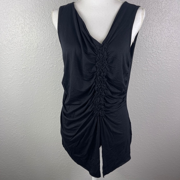 Black top with ruching down the middle - Picture 8 of 9